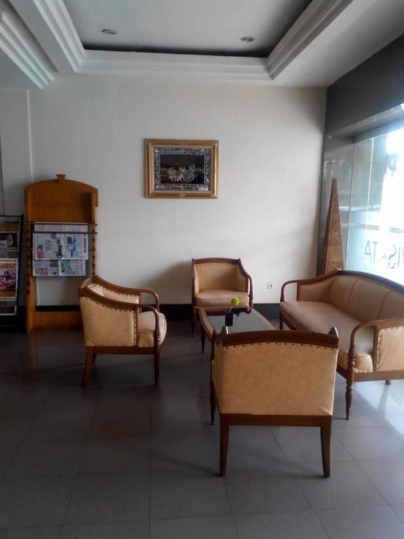 Hotel Wisata Палембанг Экстерьер фото