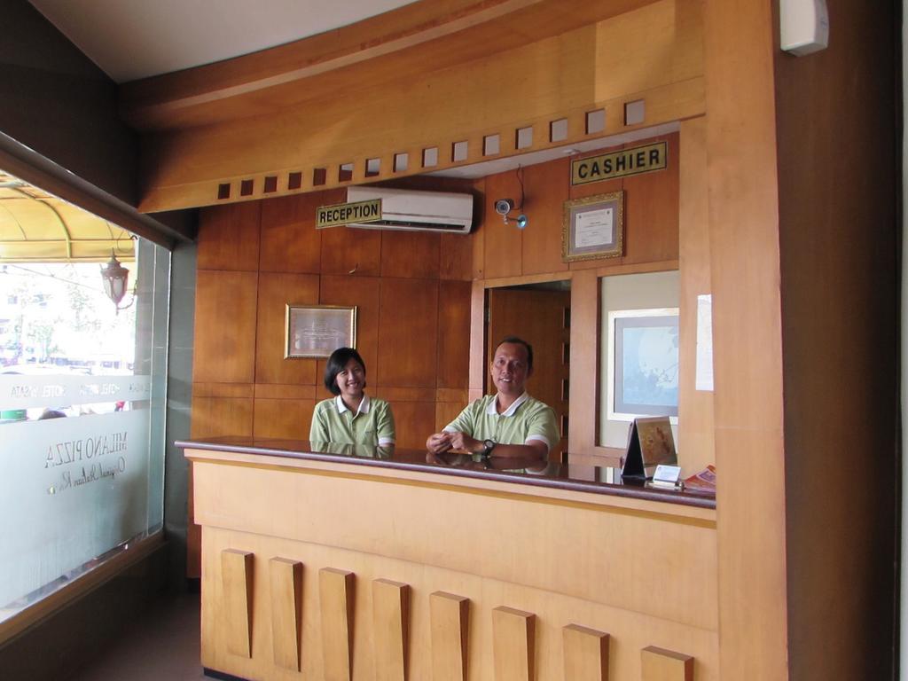 Hotel Wisata Палембанг Экстерьер фото