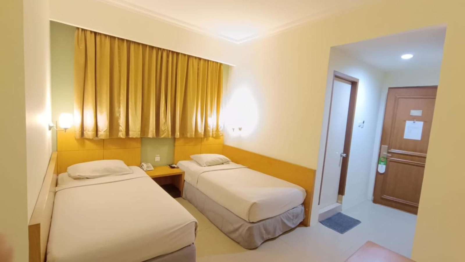 Hotel Wisata Палембанг Экстерьер фото