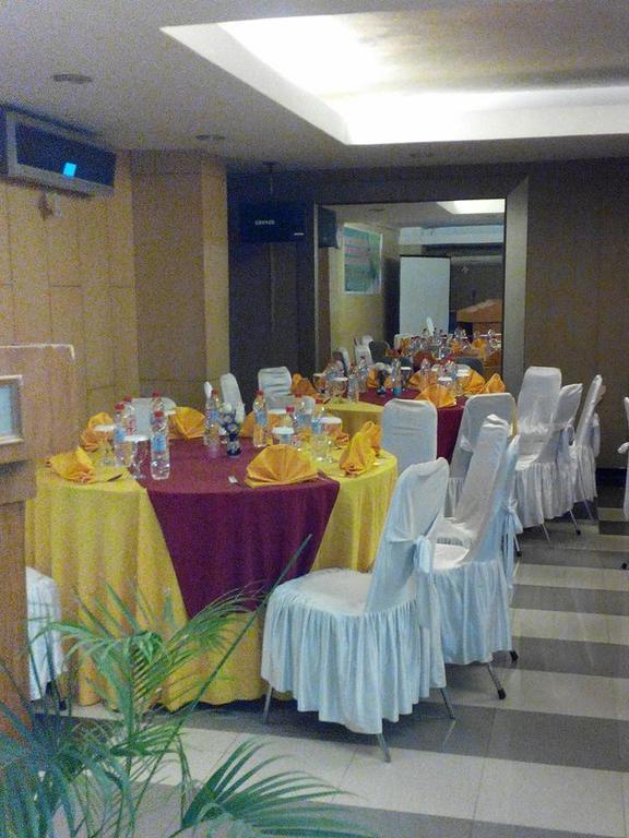 Hotel Wisata Палембанг Экстерьер фото