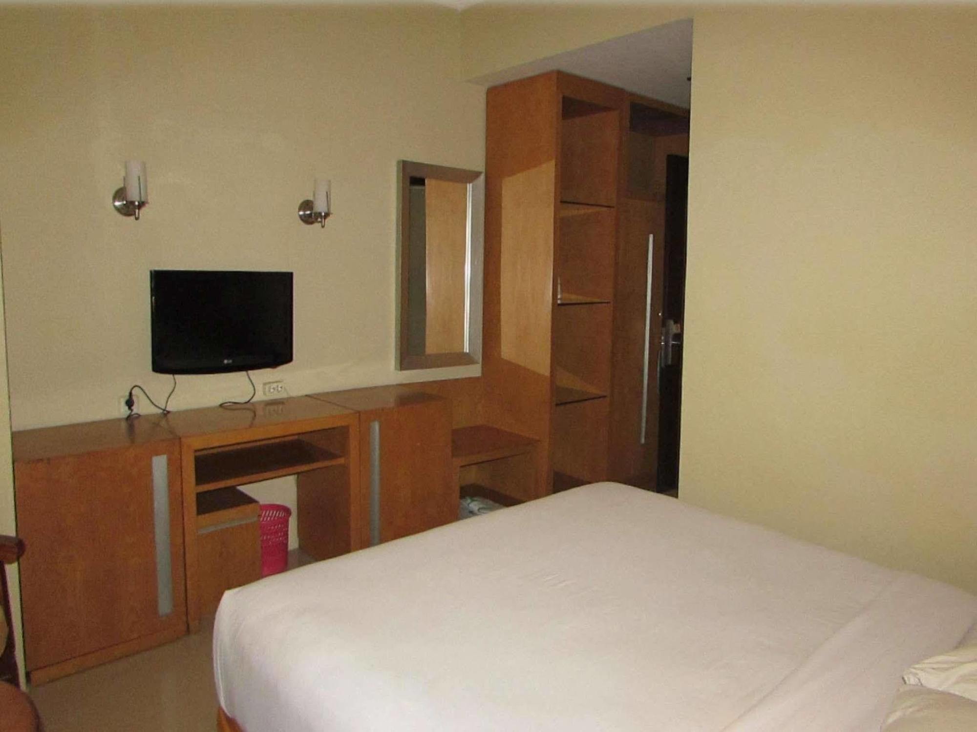Hotel Wisata Палембанг Экстерьер фото